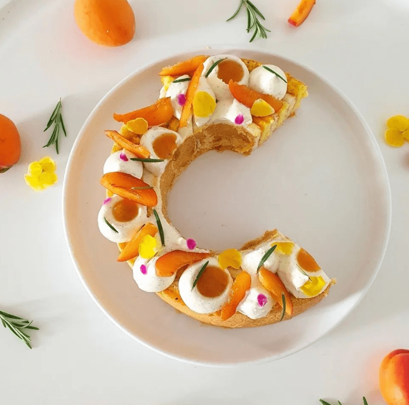Magnifique gâteau aux fruits abricots et gousses de vanille Bourbon Madagascar Vani Saveurs réalisé par Sophie Carrière